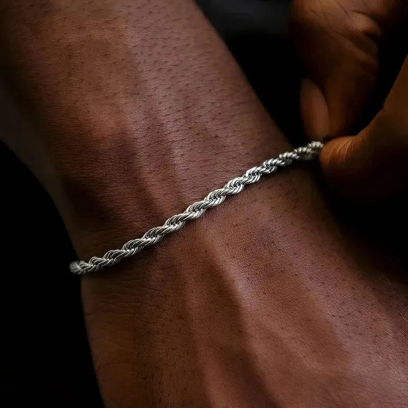 Close-up of the Men's Bracelet Silver featuring a polished 4 mm twisted rope chain design.