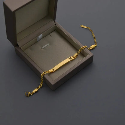 Bond chain bracelet presented in a gift box