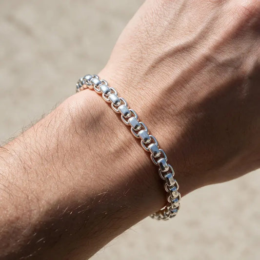 Silver smooth rounded box-link rolo chain bracelet worn on the wrist