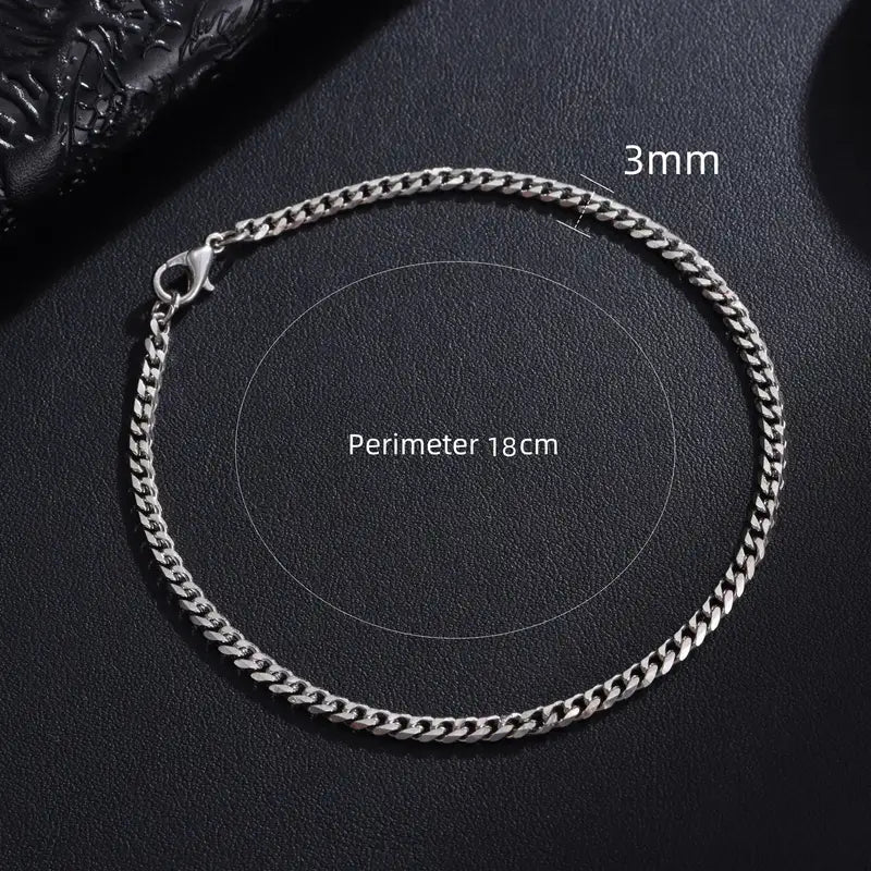 Diagram showing the 3mm Cuban link chain width and 18cm perimeter