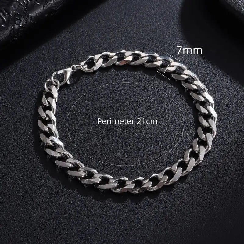 Diagram showing the 7mm Cuban link chain width and 18cm perimeter