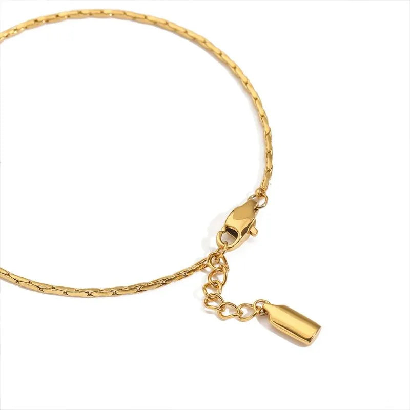 Aurora Hammered Wire Bracelet showcasing a textured stainless steel chain with an elegant gold finish.