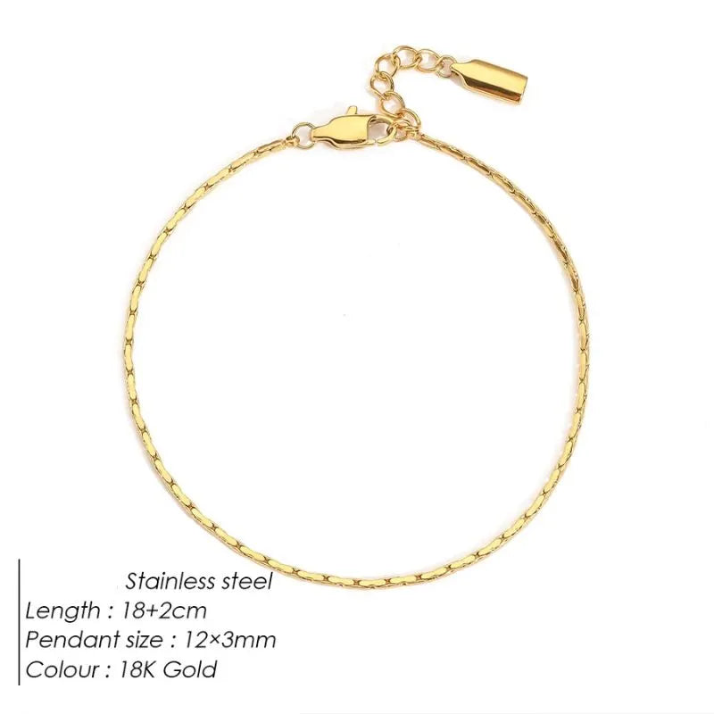 Men's Bracelet Gold – Aurora Hammered Wire Bracelet combining premium craftsmanship, hammered texture, and minimalist elegance.
