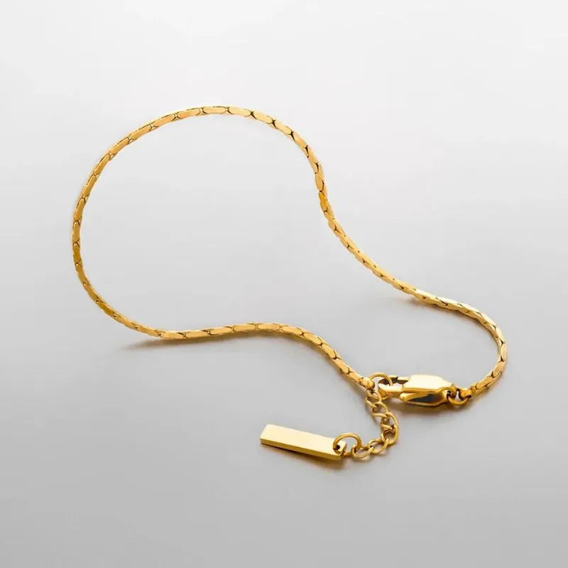 Eclipse Wire Bracelet showcasing a sleek stainless steel chain with an elegant gold finish.