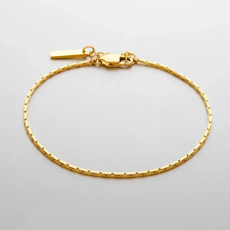 Men's Bracelet Gold – Eclipse Wire Bracelet crafted from premium stainless steel with a polished gold finish.