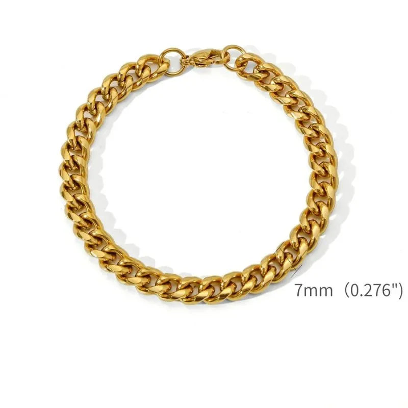 Men's Bracelet Gold with a classic Cuban chain offering a refined minimalist appearance.