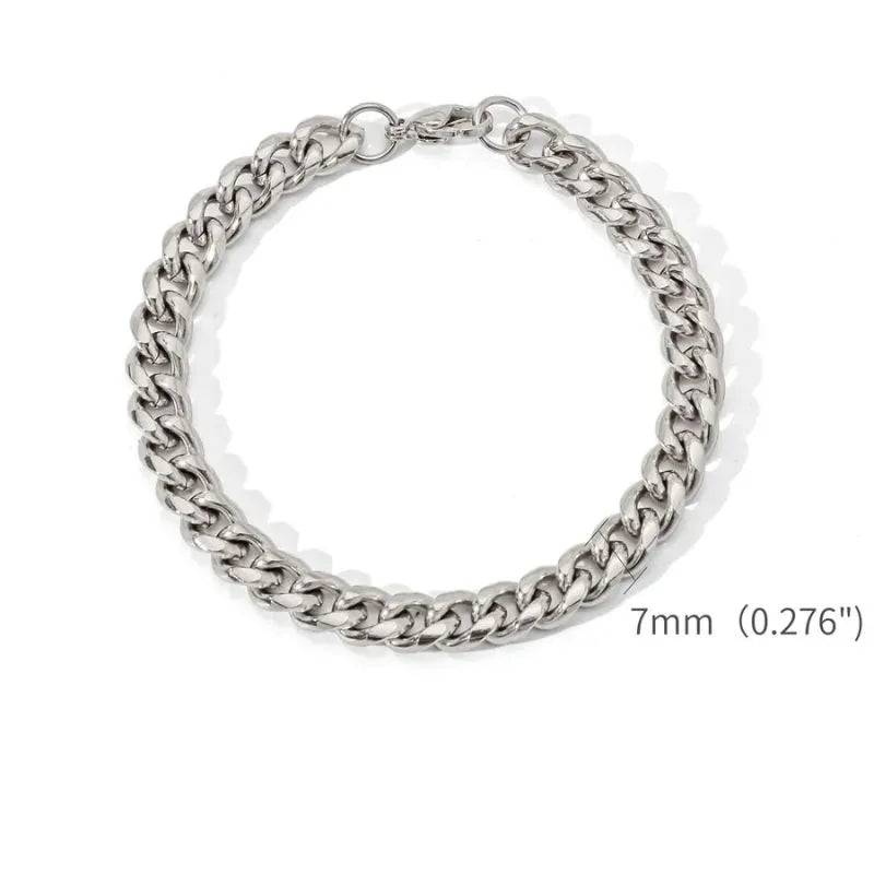 Minimalist gold Cuban bracelet combining timeless elegance with modern masculine style.