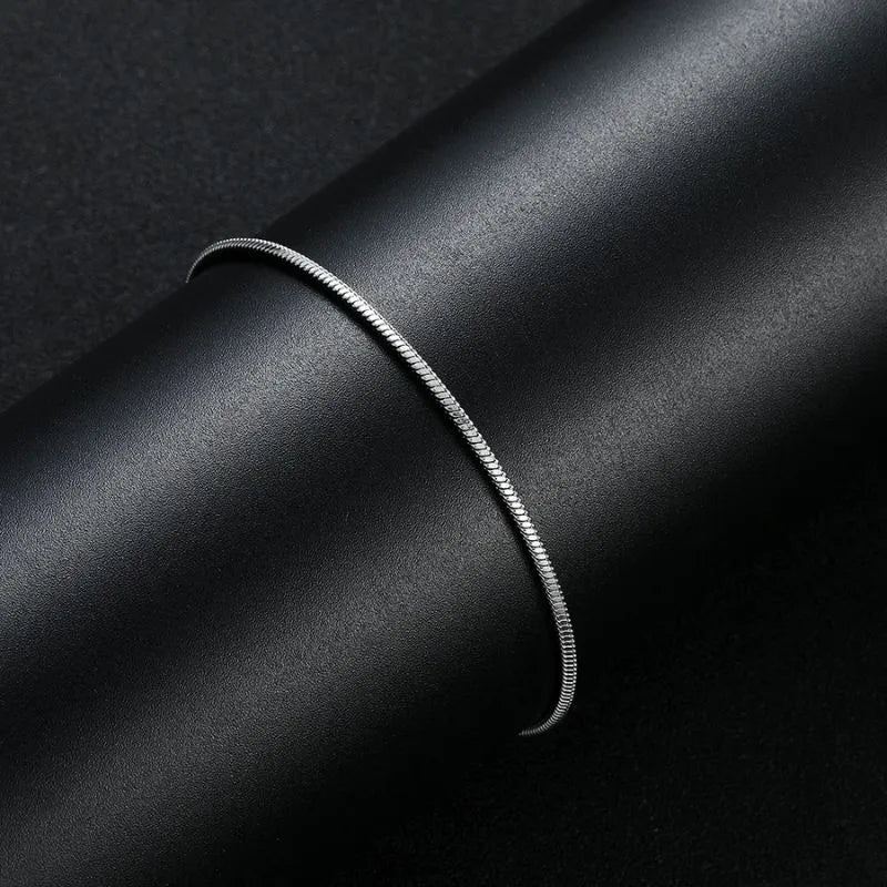Close-up of the Men's Bracelet Silver featuring a polished 2 mm snake chain bracelet in authentic 925 sterling silver.