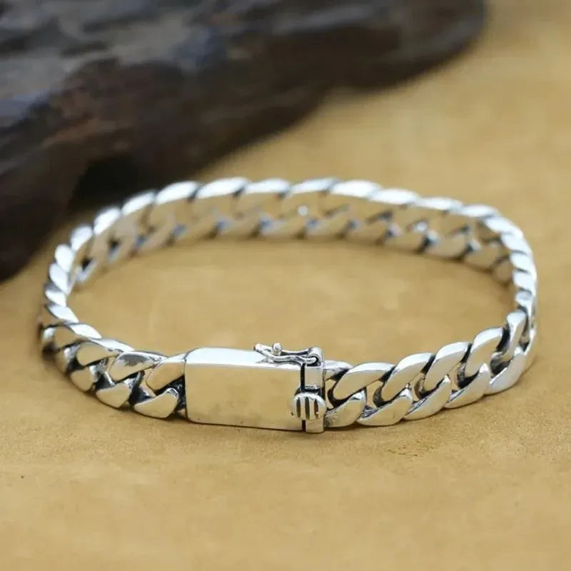 Close-up of polished Cuban chain links on the Men's Bracelet Silver.