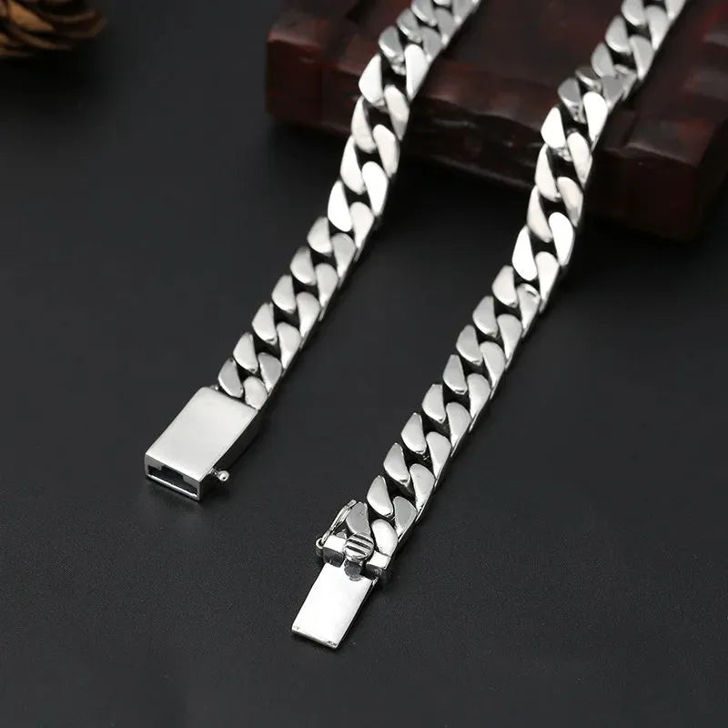 Close-up of the secure clasp on the Titan Cuban Link Bracelet in 925 sterling silver.