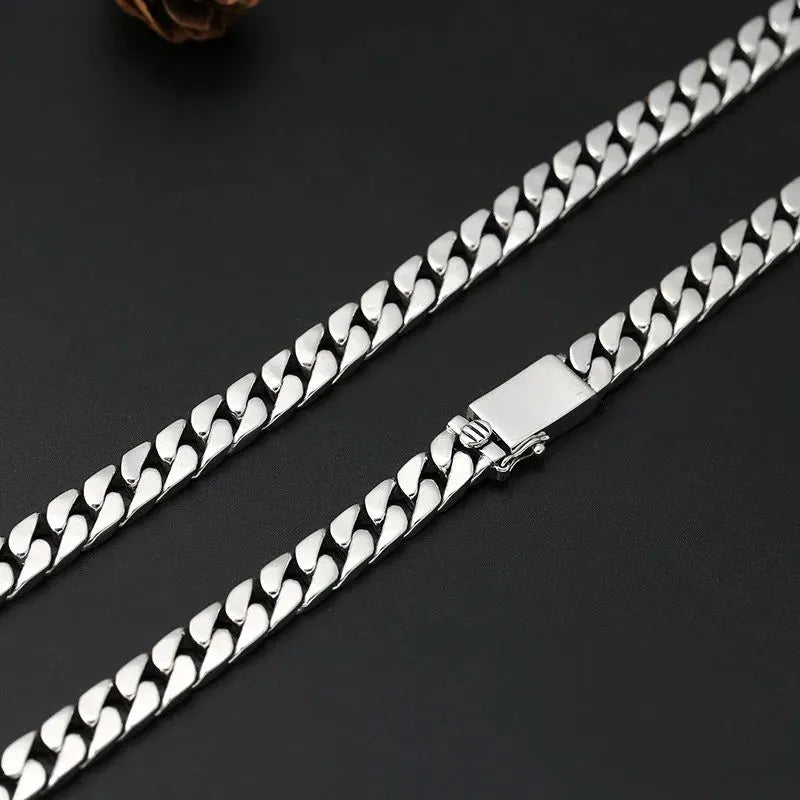 Luxury Men's Bracelet Silver featuring an elegant Cuban chain and premium finish.